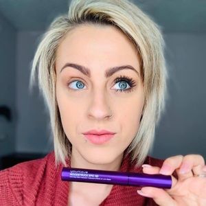 Younique Makeup - Younique 4D Mascara Younique Makeup - Younique 4D Mascara